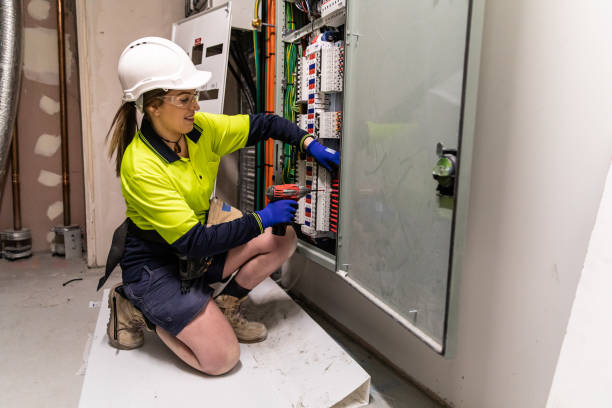 Best 24-Hour Electrician  in Clintonville, WI